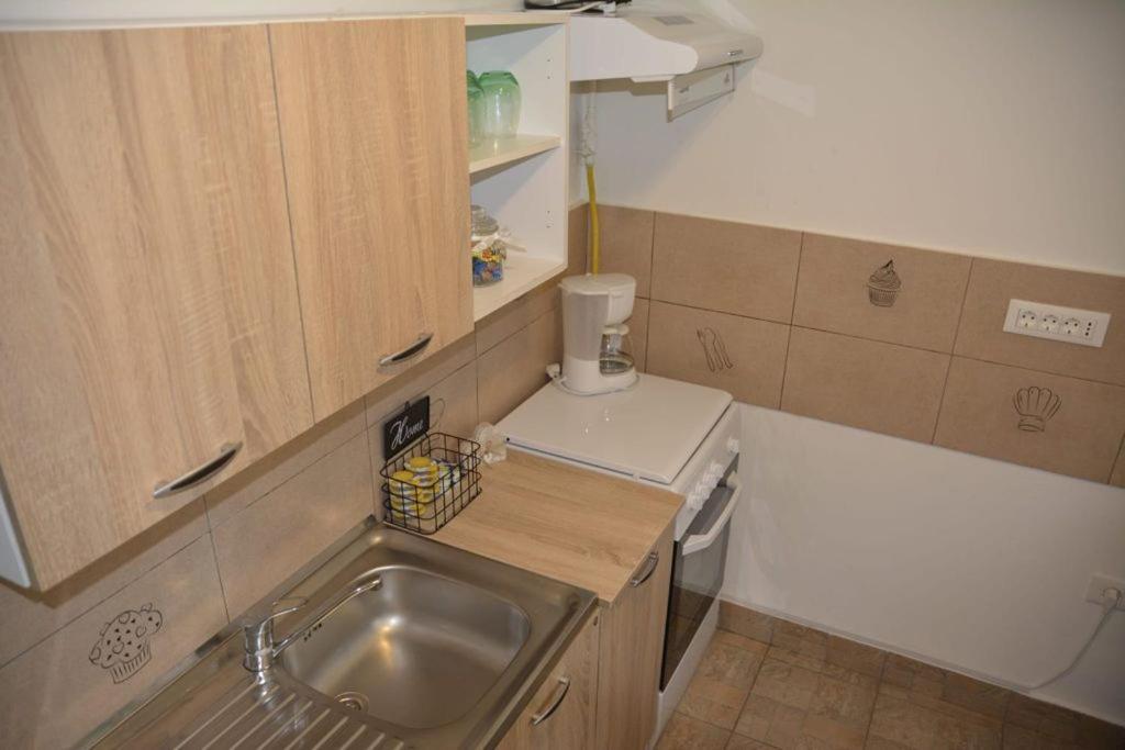 Sunrise Apartment Петрошани Экстерьер фото